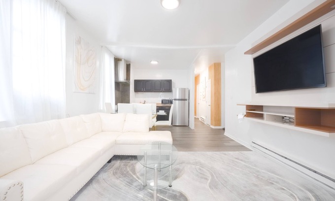 Southeast Yonkers Casa | Luxury NY Home 3BR with Easy Parking