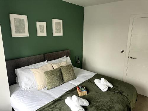 Barnt Green Apartamento | Luxury Oaks Suite, Free private parking, 2 Bed 2 Bathroom Apartment, Central Solihull