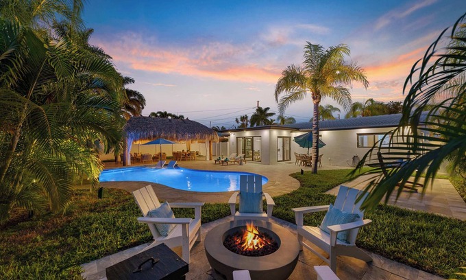 North Corals Casa | Luxury Oasis~Min to Beach~Fire Pit~Heated Pool