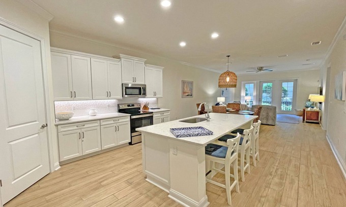 American Beach Condominio | Luxury Oasis Stylish Beach Condo 2bed/2bath