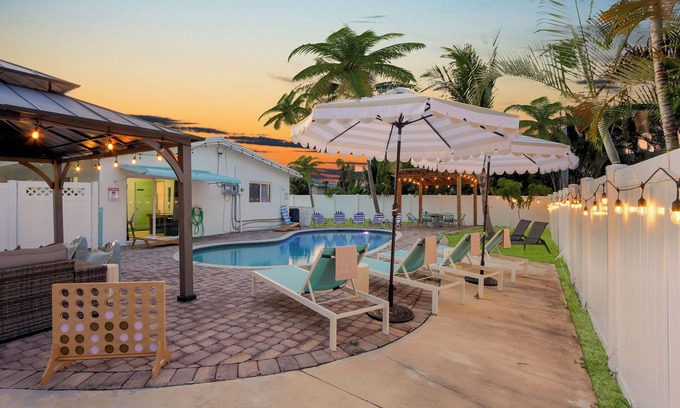 Garden Isles Casa | Luxury Oasis W/ Htd Pool ~ 10min to Beach, Game Room & Fire Pit