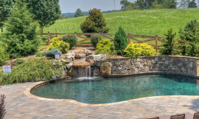 Mineral Bluff Cabina | New Sauna! Mountain Oasis, Heated Waterfall Pool!