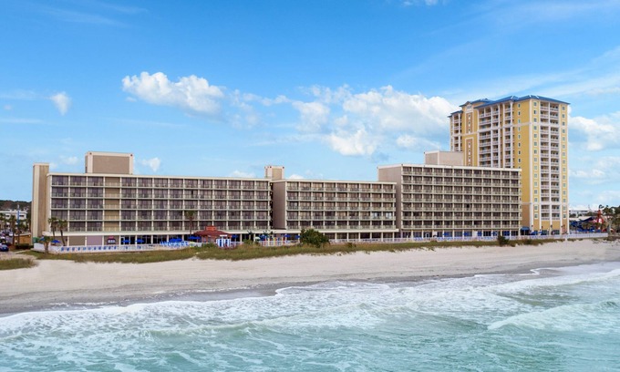 Myrtle Beach Complejo | Luxury Ocean Escape: 2-Bedroom Apartment/Resort with Jacuzzi & Amenities