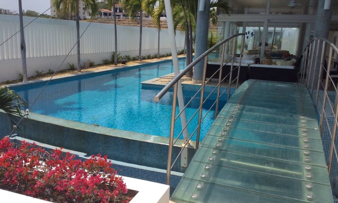 El Palmar Villa | Casa de lujo frente al mar. Escalera privada a la playa y al cálido océano Pacífico.