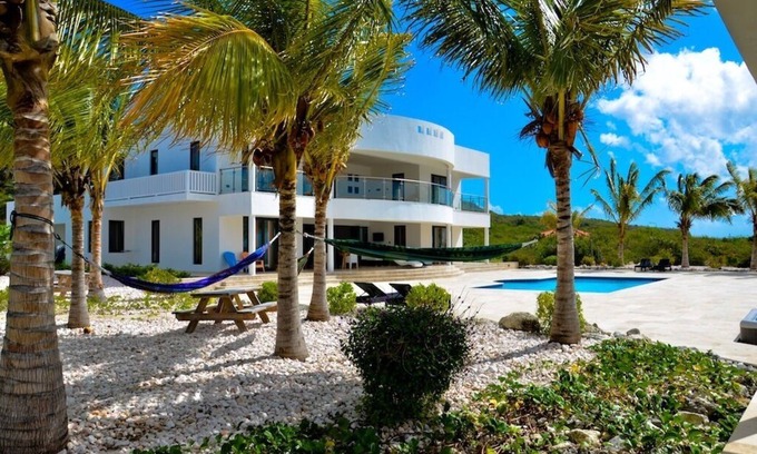St. Marie Villa | Villa de lujo frente al mar con playa privada y homecinema
