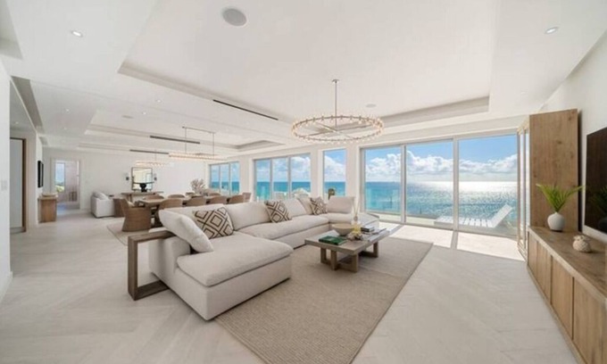 Nassau Condominio | Luxury Oceanfront Oasis: 4BR Condo with Stunning Views & Exclusive Beach Access!