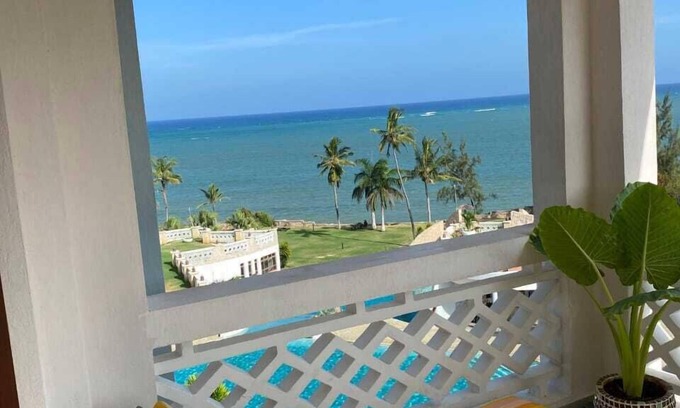 Shanzu Apartamento | Luxury Oceanline Beachfront Apartments