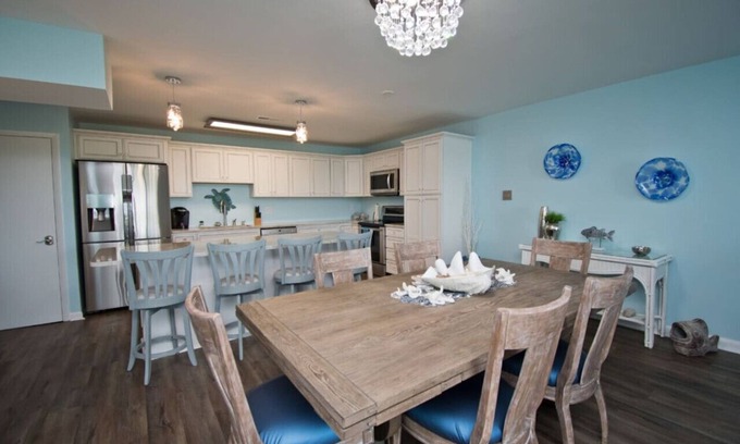 Crystal Coast Condominio | Luxury Oceanview Condo, Steps to the Beach