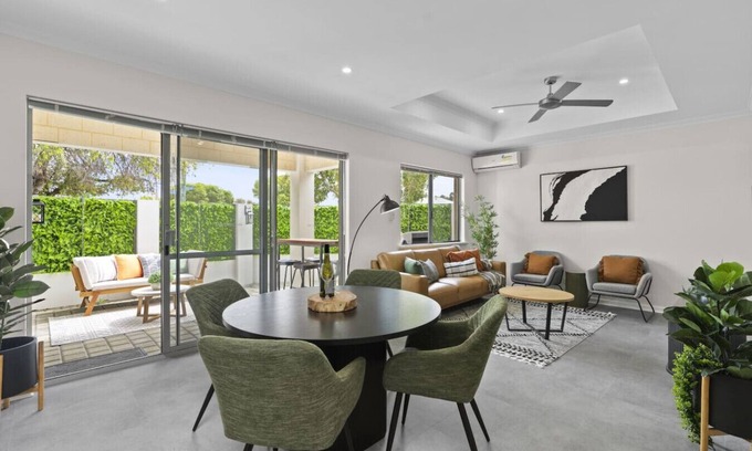 Nollamara Casa | Luxury on Lewes - 3BR | Free Wi-Fi