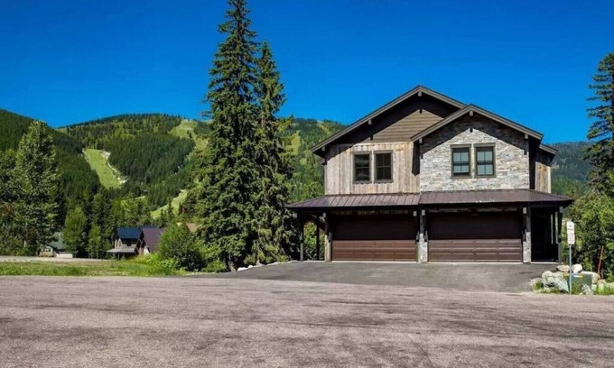 Whitefish Casa | Luxury on Whitefish Mountain! 9BD 5.5BA Sleeps 25!