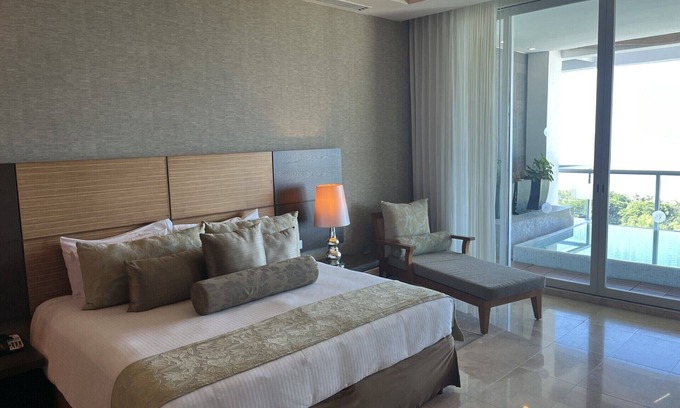 Las Jarretaderas Complejo | Luxury One Bedroom suite in Vidanta Resorts - fantastic beach pools restaurants