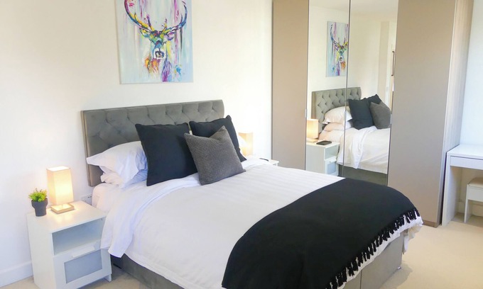 Royal Tunbridge Wells Apartamento | Luxury Penthouse w/ Balcony | 2x Free Parking | 3 minutes to Mainline Station