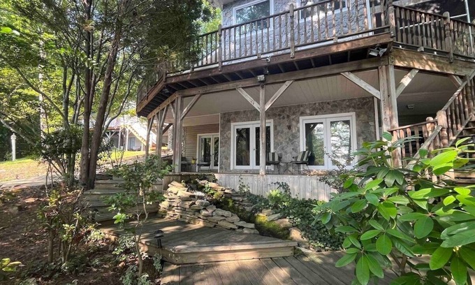 Southmont Casa | Luxury Paradise Awaits on the Lakefront