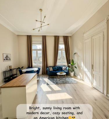 Ujlipotvaros Apartamento | Luxury Parisian Designed 3-Bedroom Gem in Heart of Budapest