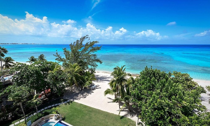 Seven Mile Beach Condominio | Luxury Penthouse at Sea Breeze #9