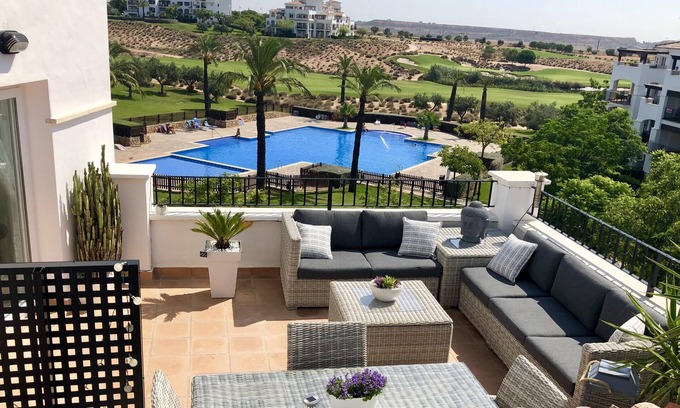 Sucina Apartamento | Penthouse de lujo con vista a la piscina y la calle 4