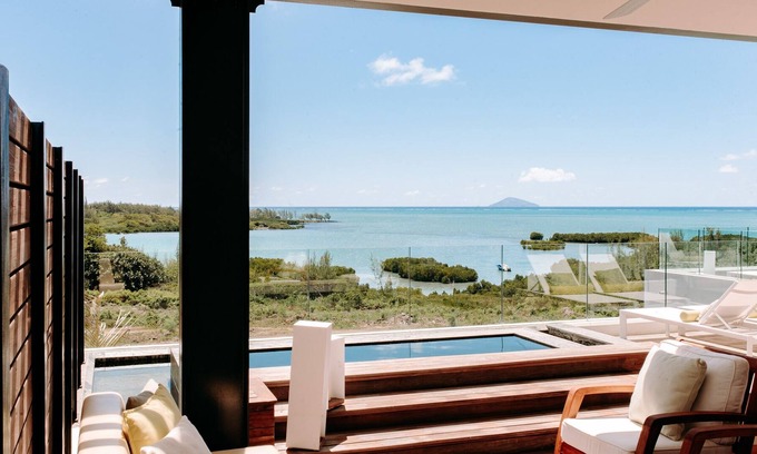 Calebasses Apartamento | Luxury Penthouse - stunning lagoon view, 4 bedroom, private pool & communal pool
