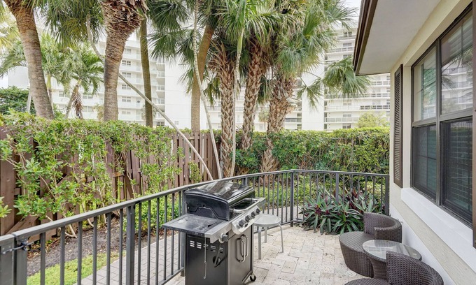 Beachway Estates Casa | Luxury Pompano beach Vacation With Pool & minutes to beach.