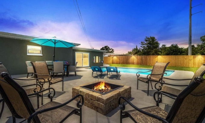 Titusville Casa | Luxury Pool 5 Bedroom Sleeps 12