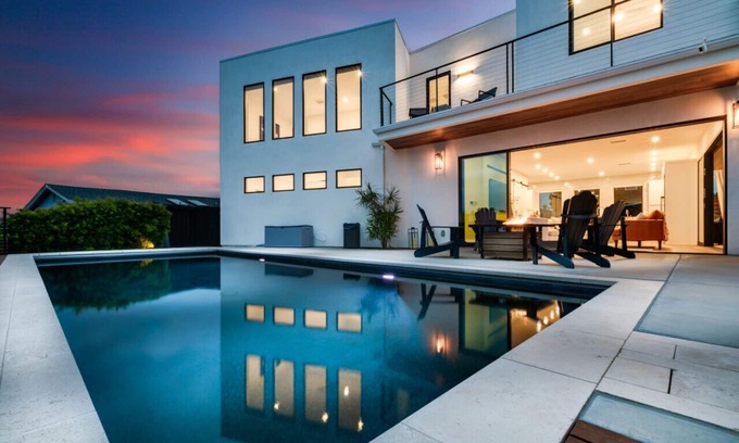 Loma Portal Casa | Luxury Pool Haven with Views and Fireworks