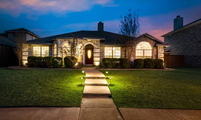 Rowlett Villa | Luxury Pool Home with HotTub
