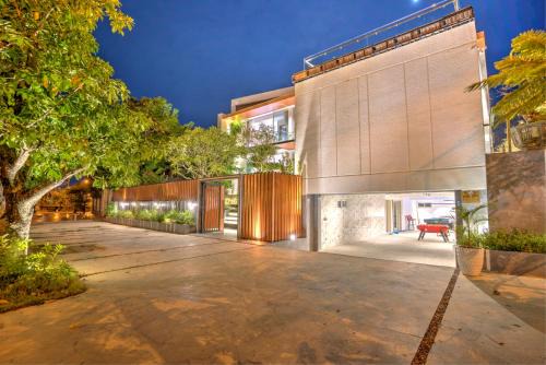 Ngu Hanh Son Villa | Luxury pool villa with Sauna - Free Pick up and Full AC