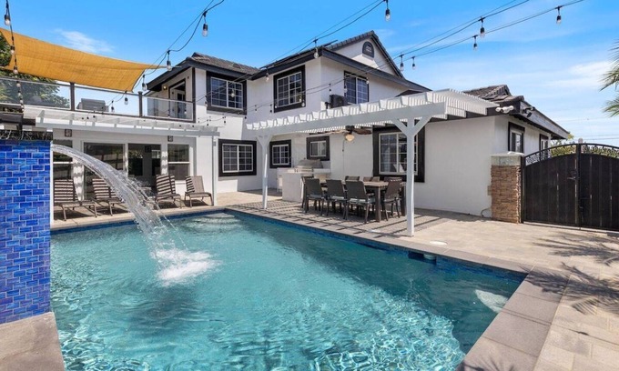 Rosemead Casa | Luxury Poolside Getaway Villa 5BR/4Baths
