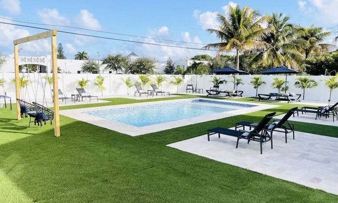 La Hacienda Villa | Luxury Poolside Villas #1 Resort Style Backyard