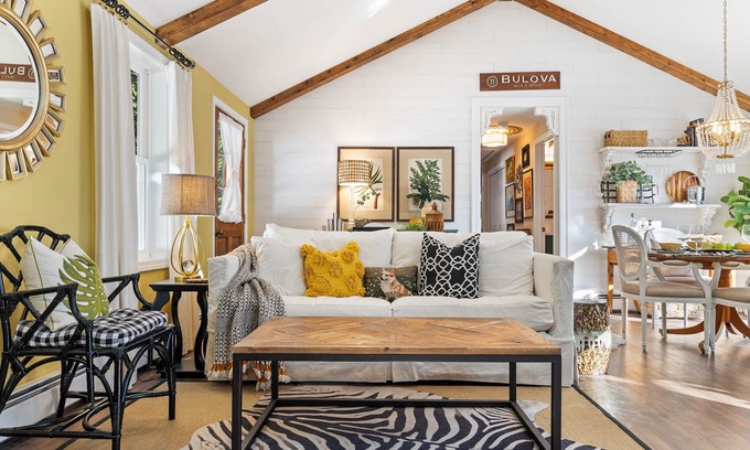 Old Saybrook Center Casa | Luxury & Premier Location-THE CASHMERE COTTAGE! Near the Kate / Saybrook Point!