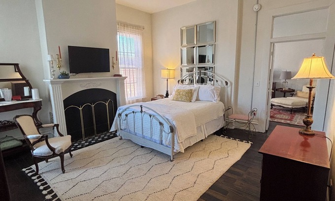 Dayton Apartamento | Luxury Private Downtown Penthouse 1 Bedroom
