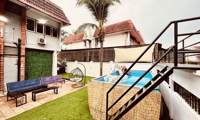 Taman Selamat Villa | Luxury Private Pool Villa + Riverview BBQ Patio !