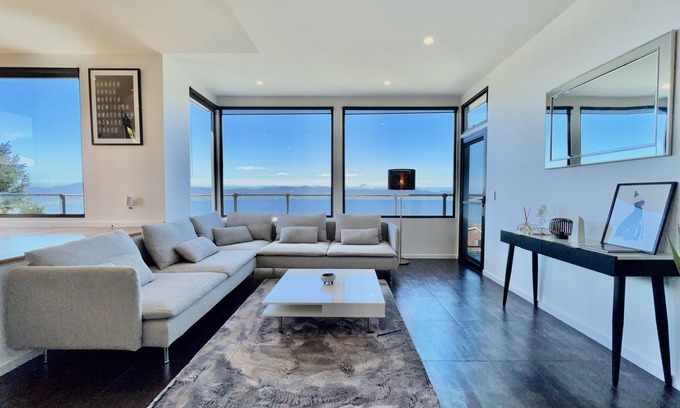 Sandy Bay Casa | Luxury Property With River & City Views in Hobart