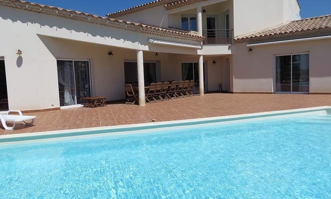 Sommieres Villa | Luxury property with swimming pool between Nîmes and Montpellier, up to 30 people.