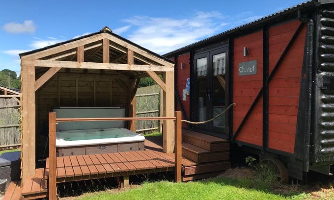 Longtown Apartamento | Luxury Railway carriage with own private hot tub