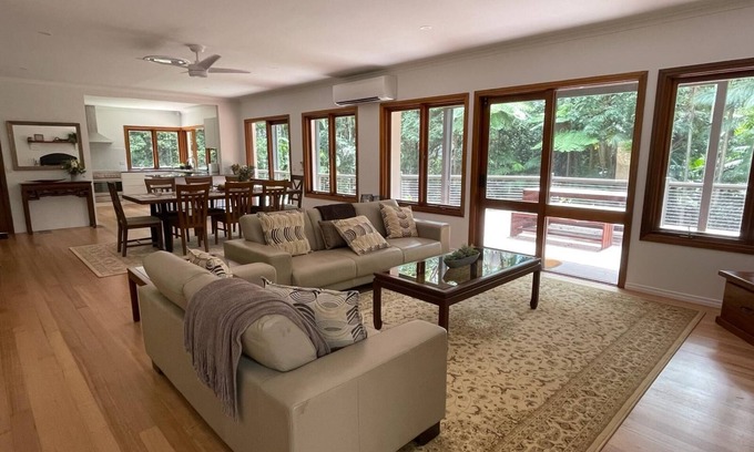 North Tamborine Casa | Luxury rainforest retreat on Mt Tamborine only few minutes from shops