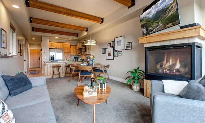 Kimball Junction Casa | Luxury Redstone Condo, Hot Tub, Shopping, Trails & Recreation Center -Park City Newark 77