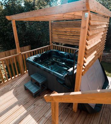 Chatham Casa | Luxury Renovated Bungalow with wheel chair access, Hot Tub and Fire Pit