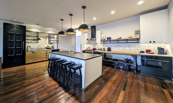 Helena Apartamento | Luxury Rental in Historic Helena. Private Balcony & Parking. Near Clarksdale!