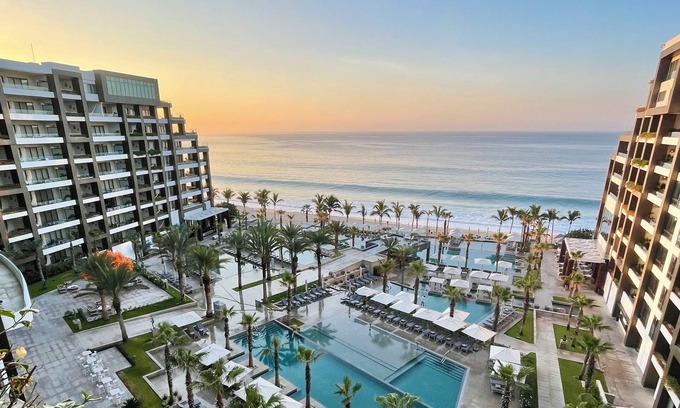 Los Cabos Apartamento | Luxury residence, 3BD 3.5BA loft, 3,563 sqft living space, amazing ocean views.