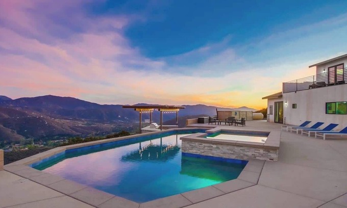 El Cajon Casa | Luxury Resort Home with Pool & Golf Simulator