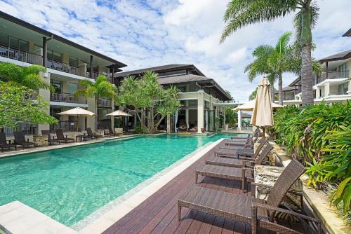 Casuarina Apartamento | Luxury Resort Studio with Pool - Footsteps to Beach