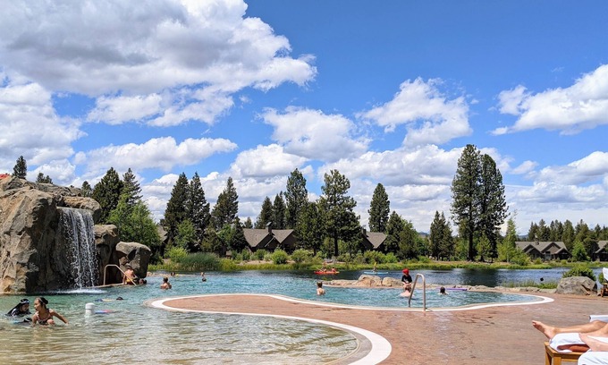 Sunriver Casa | Luxury Retreat, 12 Person Soaking Tub, 7 Fireplaces, Game Rm, Wet Bar