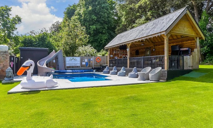 Deal Casa | Luxury retreat 32% pool Jacuzzi games bar oasis