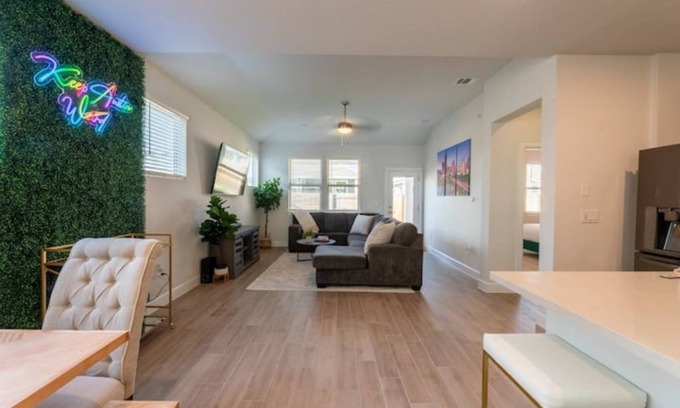 Austin Casa | Luxury Retreat-5 min to COTA-15min to Downtown ATX, 7 min to Airport-Concourse