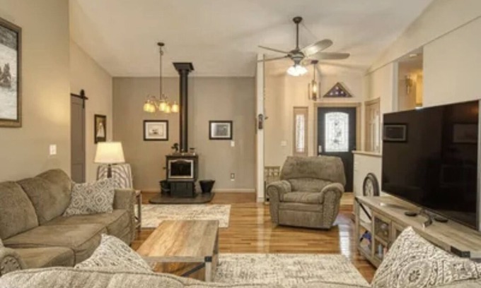 Gillette Casa | Luxury retreat for professionals: Ideal for relaxation & rejuvenation. Book now!