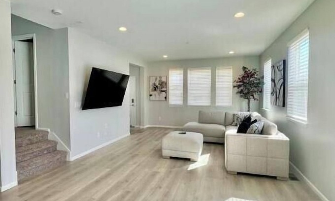 Dupont Casa | Luxury Retreat Near DEN AirPort!