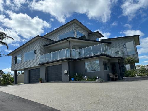 Tindalls Beach Casa | Luxury retreat overlooking Manly Beach