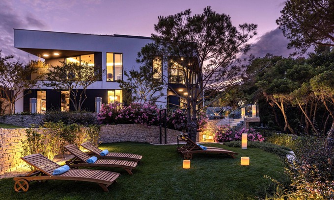 Cove Murtar Villa | Luxury Retreat that would be your home away from home!