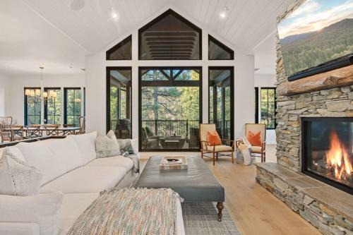 Upper Moonridge Casa | Luxury Ridgecrest Resort 4BR