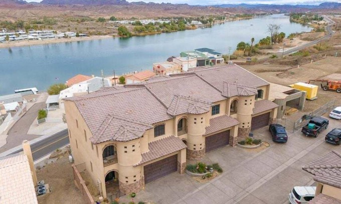 Cienega Springs Casa | Luxury River Villa, Game Room & Boat Garage